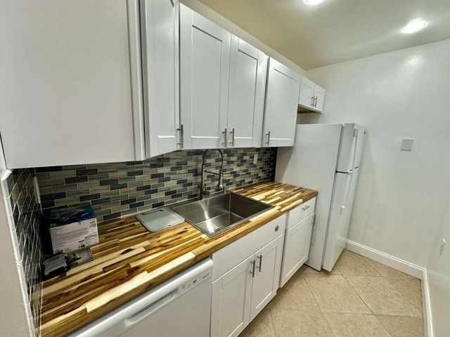 1201 Lake Victoria Drive P, West Palm Beach, FL 33411