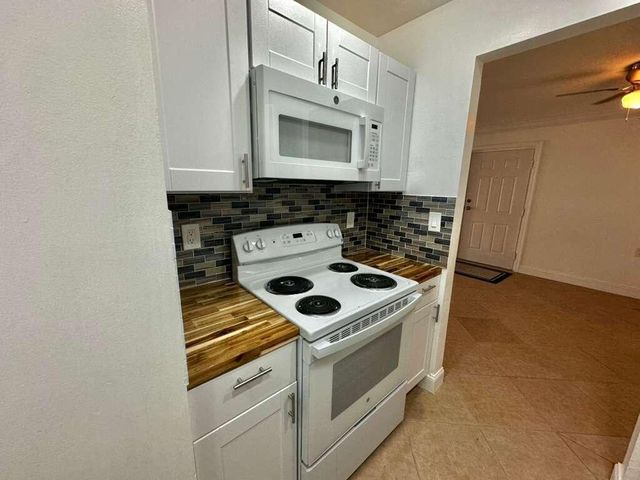 1201 Lake Victoria Drive P, West Palm Beach, FL 33411