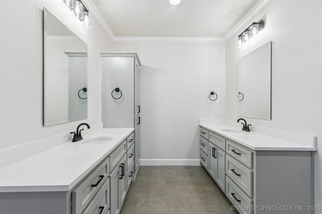 205 W 164th Place S, Glenpool, OK 74033