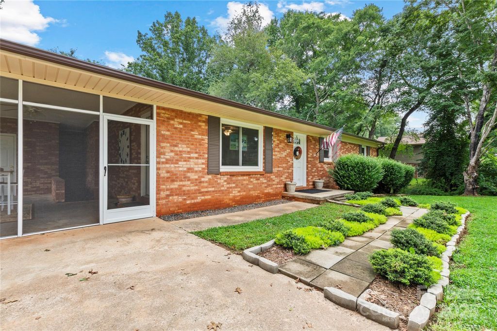4515 Diamond Street, Hudson, NC 28638