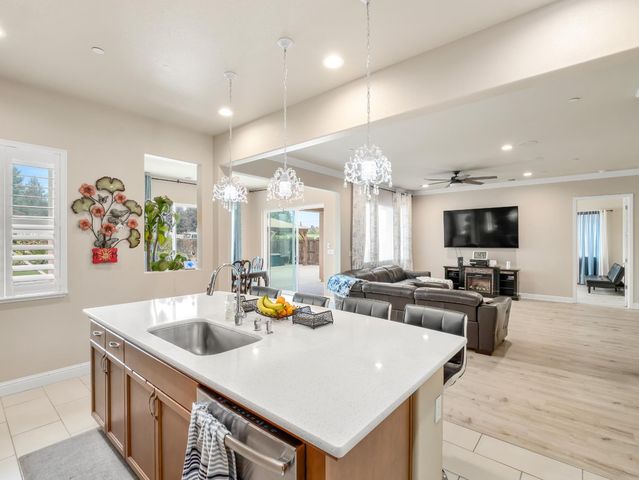 2127 Chennault Avenue, Clovis, CA 93611