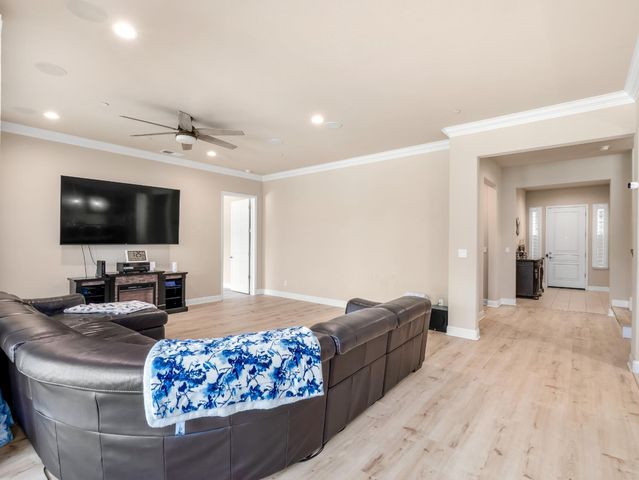 2127 Chennault Avenue, Clovis, CA 93611