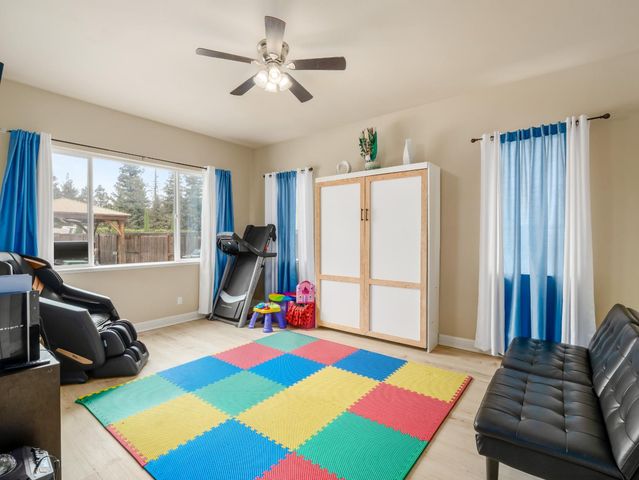 2127 Chennault Avenue, Clovis, CA 93611