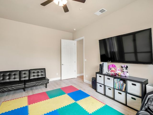 2127 Chennault Avenue, Clovis, CA 93611