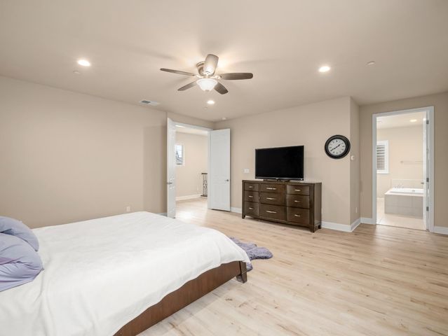 2127 Chennault Avenue, Clovis, CA 93611