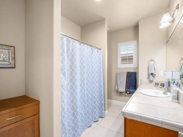 2127 Chennault Avenue, Clovis, CA 93611