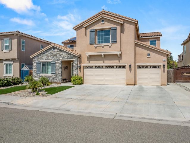 2127 Chennault Avenue, Clovis, CA 93611