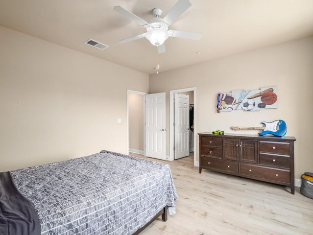 2127 Chennault Avenue, Clovis, CA 93611