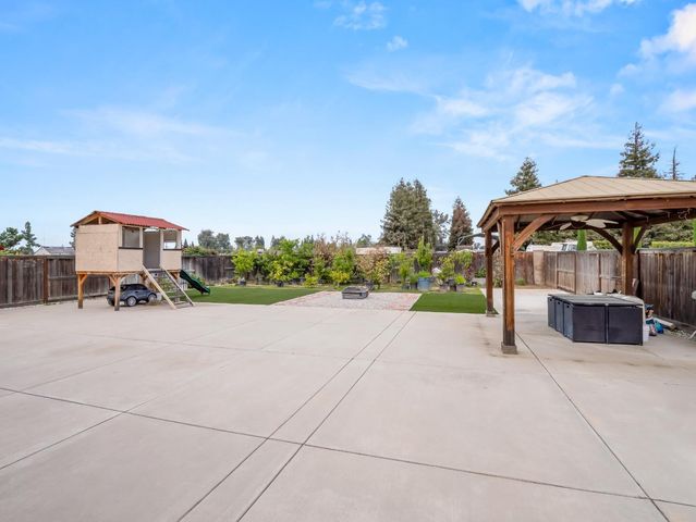 2127 Chennault Avenue, Clovis, CA 93611