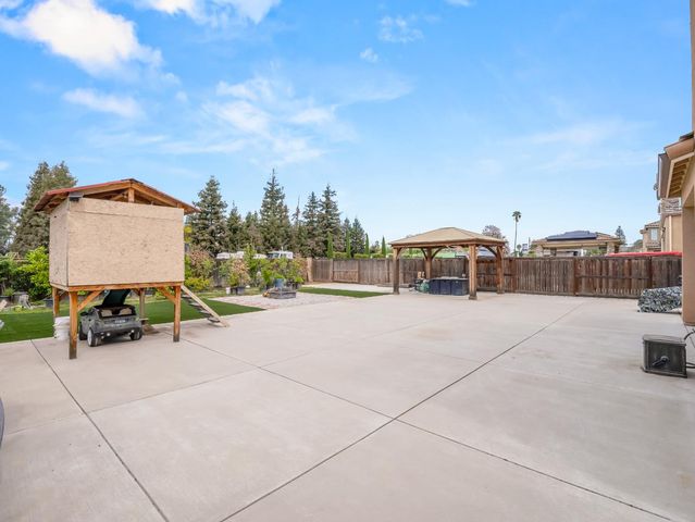 2127 Chennault Avenue, Clovis, CA 93611