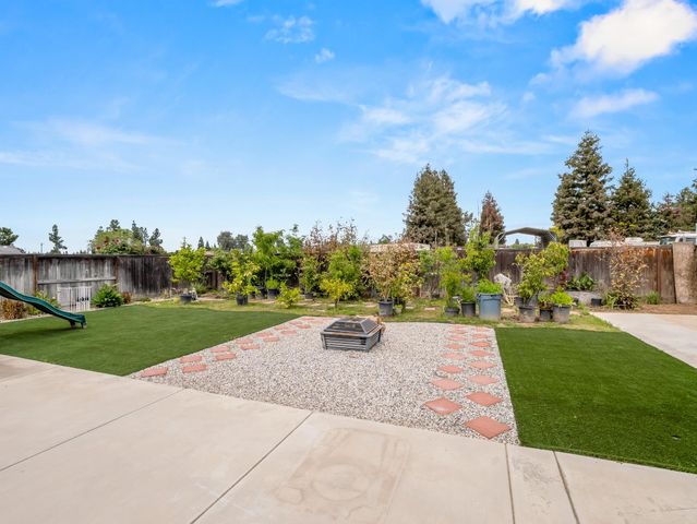 2127 Chennault Avenue, Clovis, CA 93611