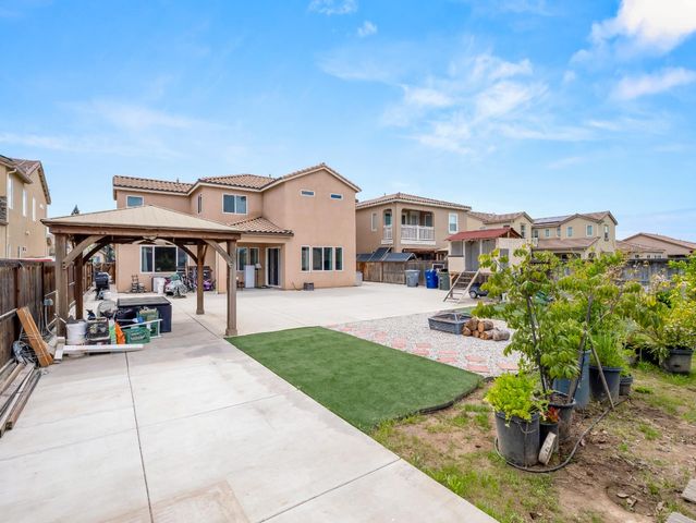 2127 Chennault Avenue, Clovis, CA 93611