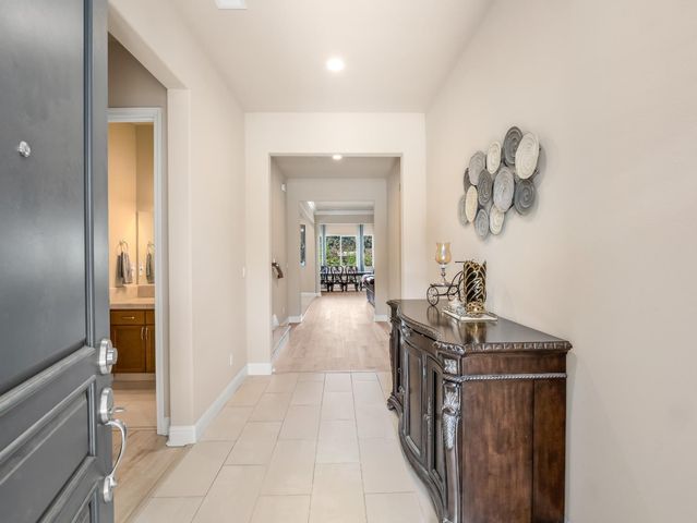 2127 Chennault Avenue, Clovis, CA 93611