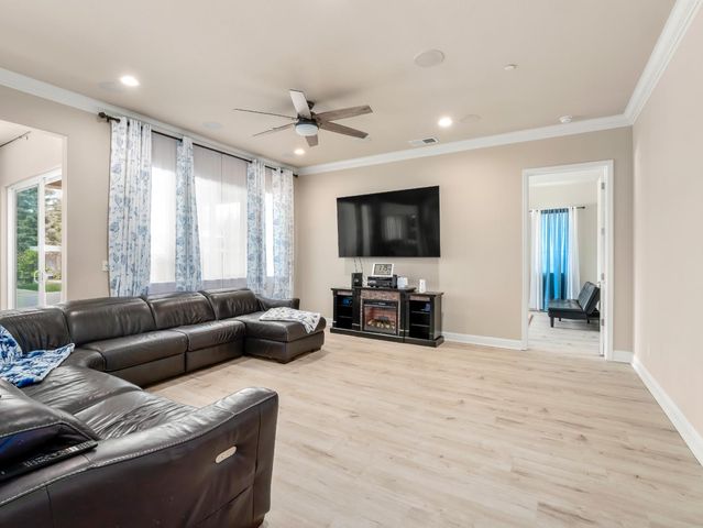 2127 Chennault Avenue, Clovis, CA 93611