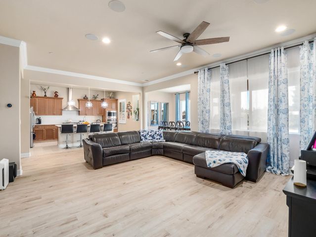 2127 Chennault Avenue, Clovis, CA 93611