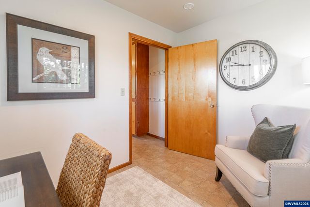 36765 Glaser Dr, Scio, OR 97374