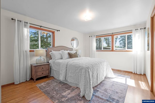 36765 Glaser Dr, Scio, OR 97374