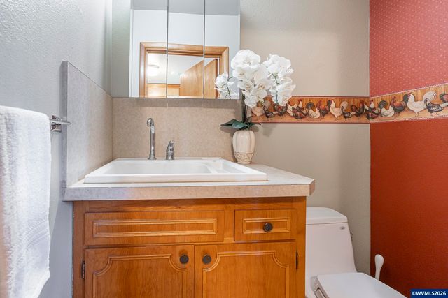 36765 Glaser Dr, Scio, OR 97374