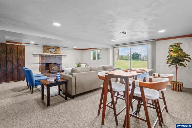 36765 Glaser Dr, Scio, OR 97374