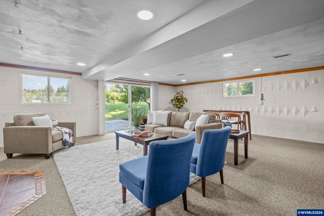 36765 Glaser Dr, Scio, OR 97374