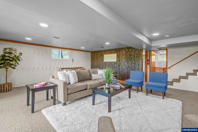 36765 Glaser Dr, Scio, OR 97374