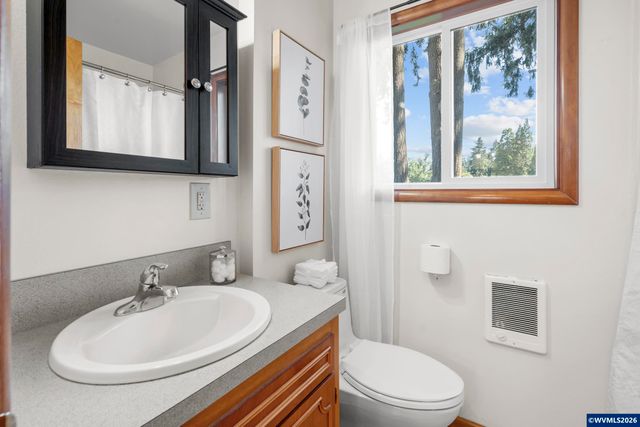 36765 Glaser Dr, Scio, OR 97374