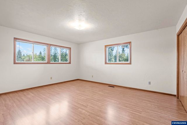 36765 Glaser Dr, Scio, OR 97374