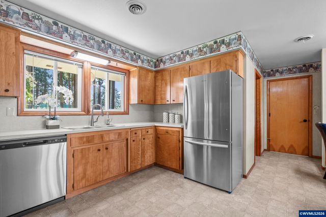 36765 Glaser Dr, Scio, OR 97374