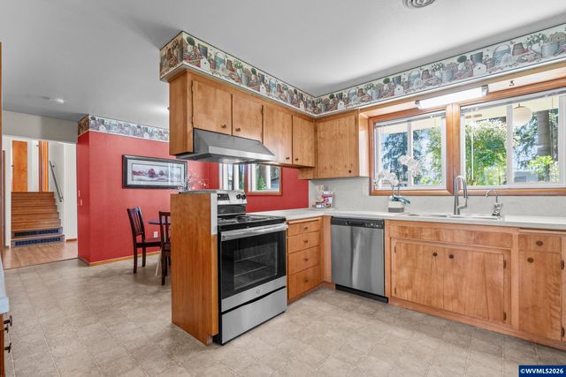 36765 Glaser Dr, Scio, OR 97374