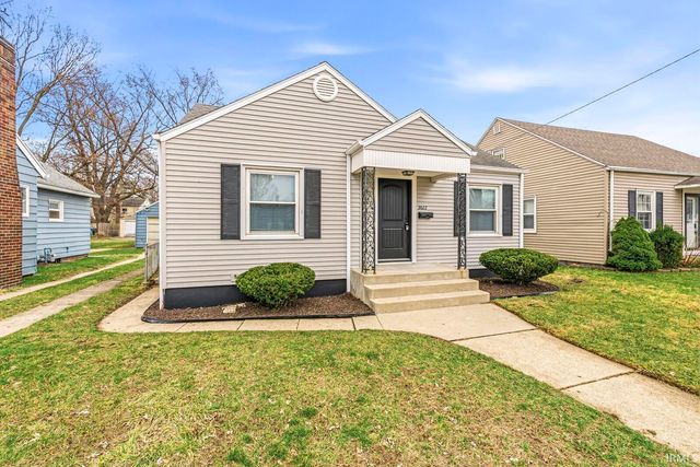 2022 Hollywood Place, South Bend, IN 46616