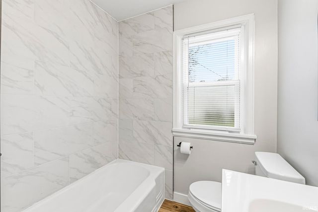 2022 Hollywood Place, South Bend, IN 46616