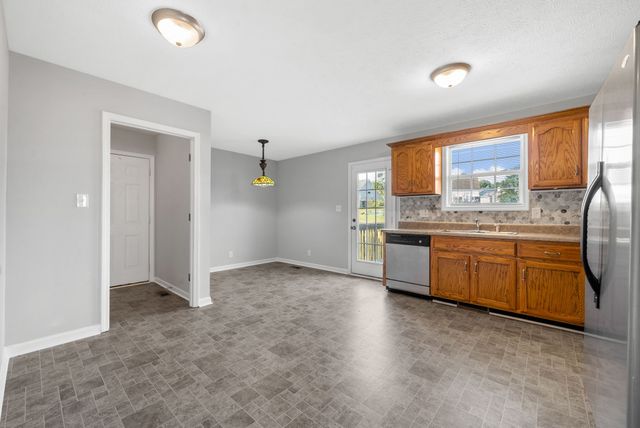 1232 Channelview Dr, Clarksville, TN 37040