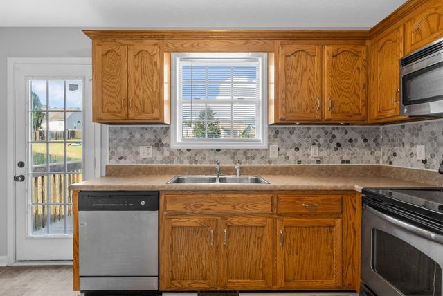 1232 Channelview Dr, Clarksville, TN 37040