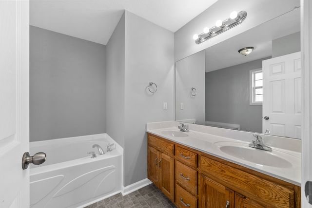 1232 Channelview Dr, Clarksville, TN 37040