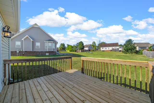 1232 Channelview Dr, Clarksville, TN 37040