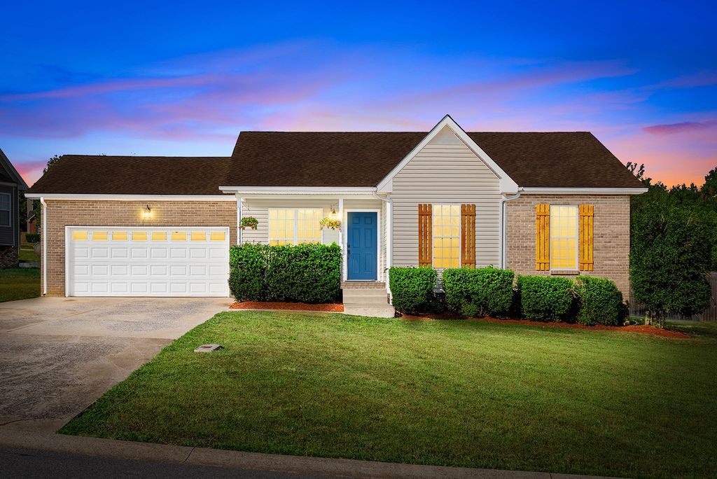 1232 Channelview Dr, Clarksville, TN 37040