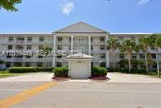 3630 Whitehall Dr 104, West Palm Beach, FL 33401