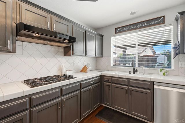 859 W Julia Way, Hanford, CA 93230