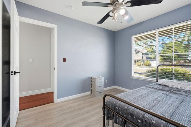 859 W Julia Way, Hanford, CA 93230