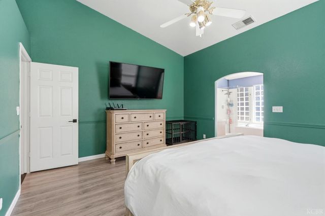 859 W Julia Way, Hanford, CA 93230