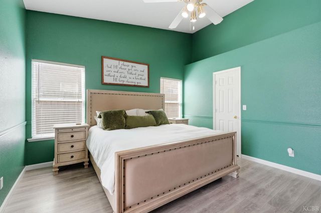 859 W Julia Way, Hanford, CA 93230