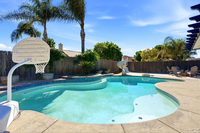 859 W Julia Way, Hanford, CA 93230