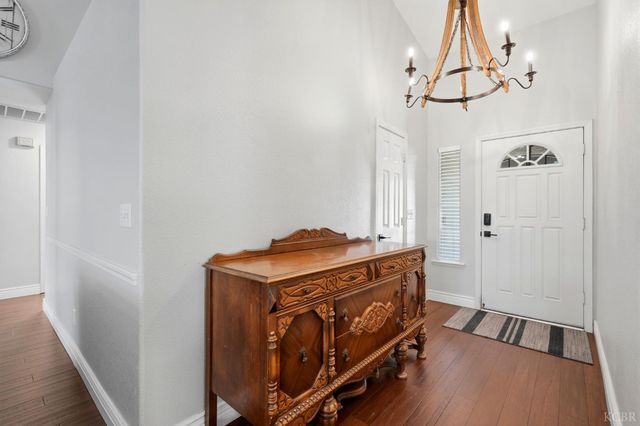 859 W Julia Way, Hanford, CA 93230