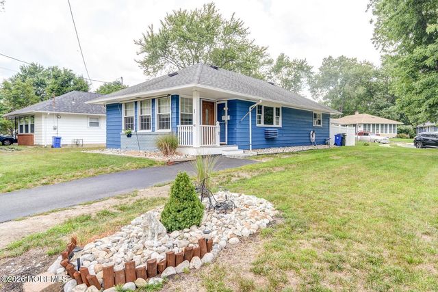2 Catalina Court, Toms River, NJ 08753