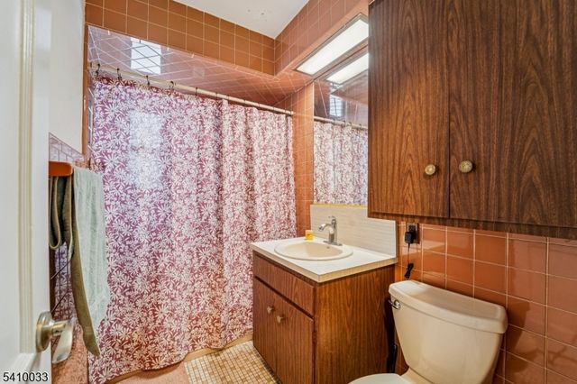 470 Capitol Rd, New Milford Boro, NJ 07646