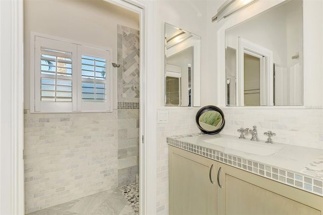 5628 CAPE LEYTE DRIVE, Sarasota, FL 34242