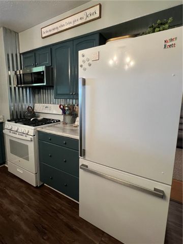 2617 S Hermitage Rd, Hermitage, PA 16148