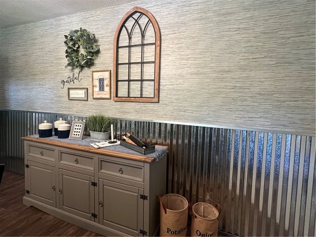 2617 S Hermitage Rd, Hermitage, PA 16148