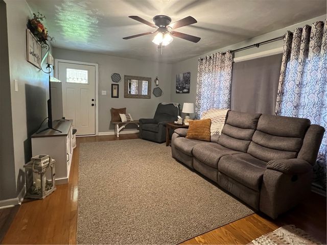 2617 S Hermitage Rd, Hermitage, PA 16148