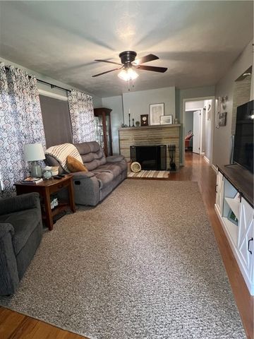 2617 S Hermitage Rd, Hermitage, PA 16148